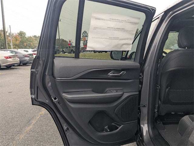 2025 Jeep Grand Cherokee GRAND CHEROKEE LAREDO X 4X2