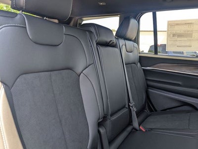 2026 Jeep Grand Cherokee GRAND CHEROKEE L LAREDO ALTITUDE 4X2