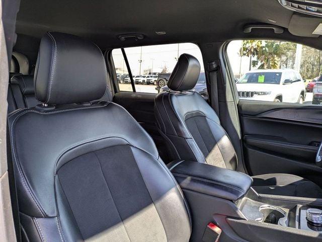 2024 Jeep Grand Cherokee L Altitude 4x4