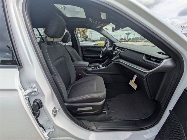 2025 Jeep Grand Cherokee GRAND CHEROKEE L LAREDO X 4X4