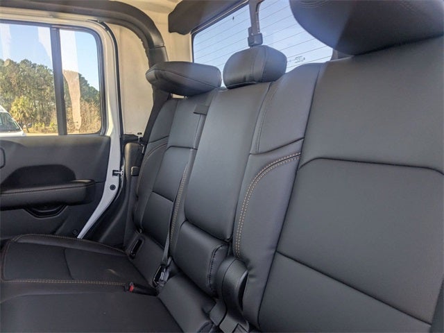 2026 Jeep Gladiator GLADIATOR SAHARA 4X4