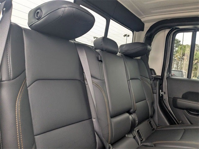 2026 Jeep Gladiator GLADIATOR SAHARA 4X4