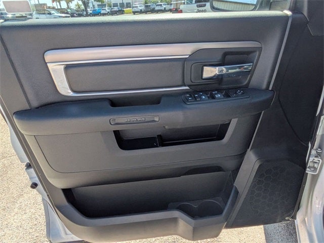 2024 RAM 1500 Classic Warlock Crew Cab 4x2 5'7' Box