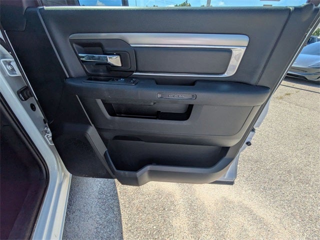 2024 RAM 1500 Classic Warlock Crew Cab 4x2 5'7' Box