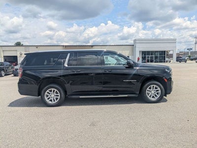 2023 Chevrolet Suburban 2WD LT