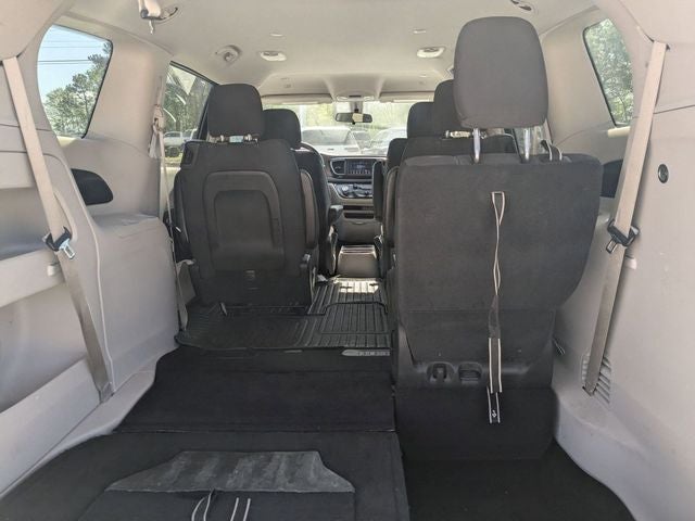 2021 Chrysler Voyager LX