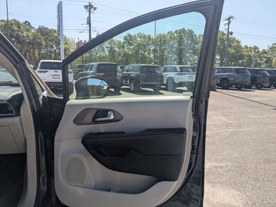 2021 Chrysler Voyager LX