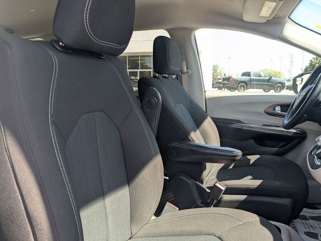 2021 Chrysler Voyager LX