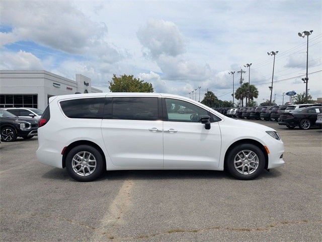 2026 Chrysler Voyager VOYAGER LX