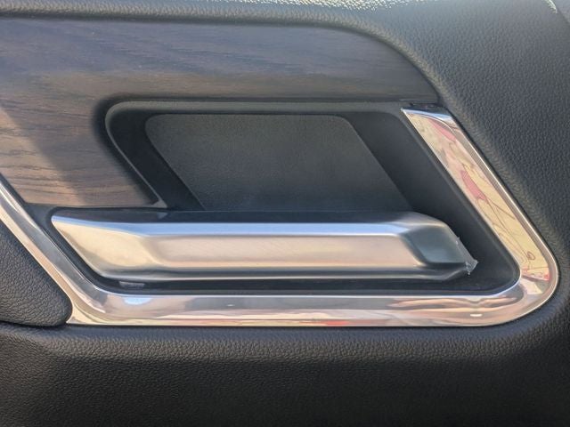 2025 GMC Sierra 1500 2WD Crew Cab Short Box SLT