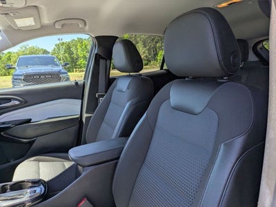 2025 Chevrolet Trax FWD LT
