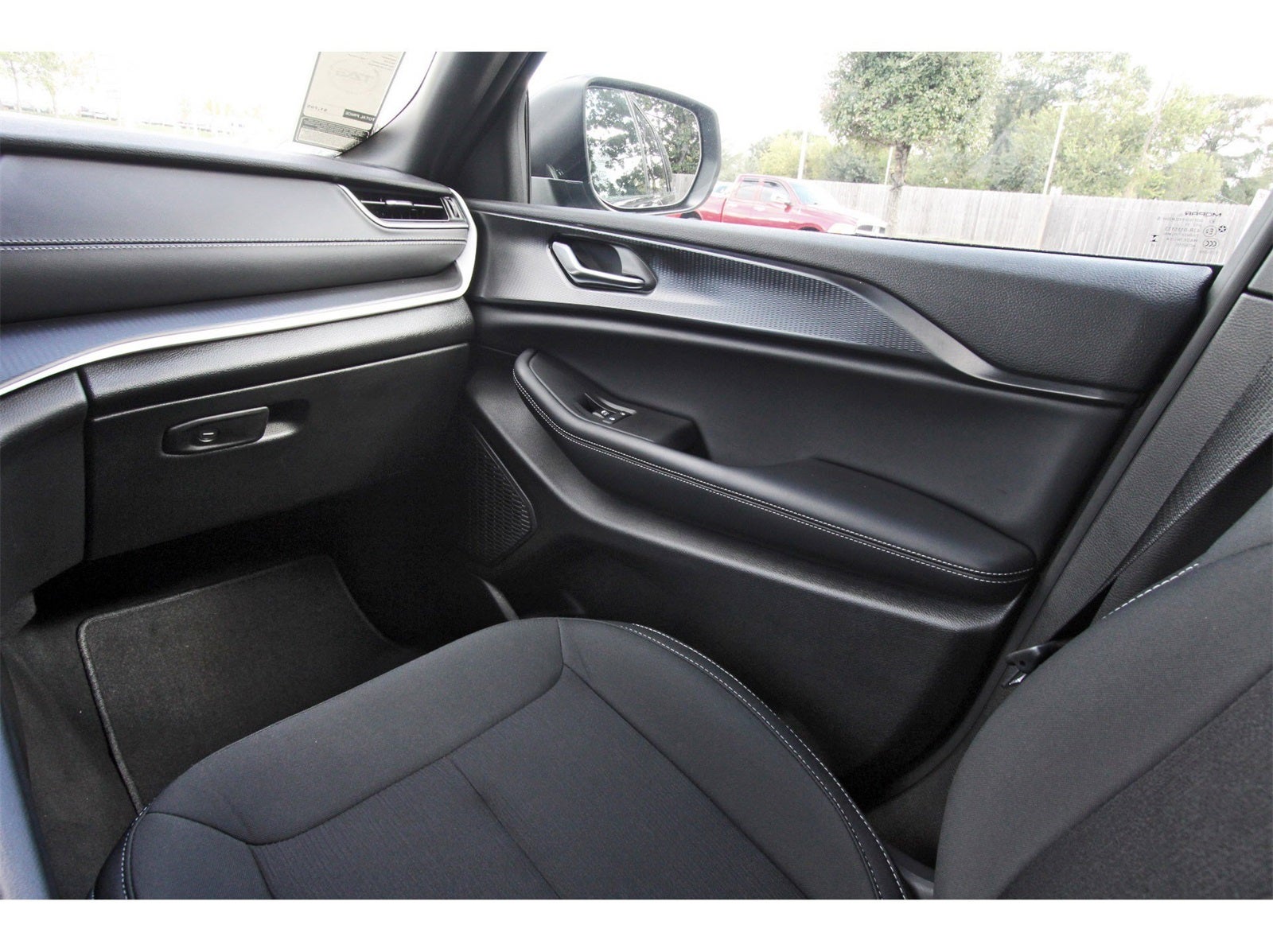 2025 Jeep Grand Cherokee Laredo X 4x2