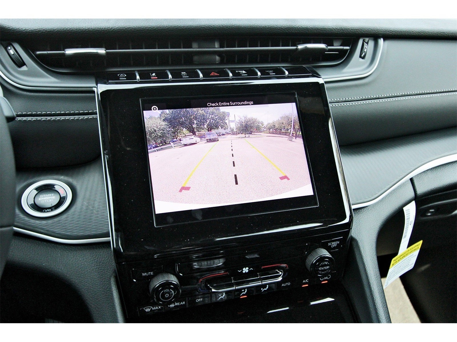 2025 Jeep Grand Cherokee Laredo X 4x2