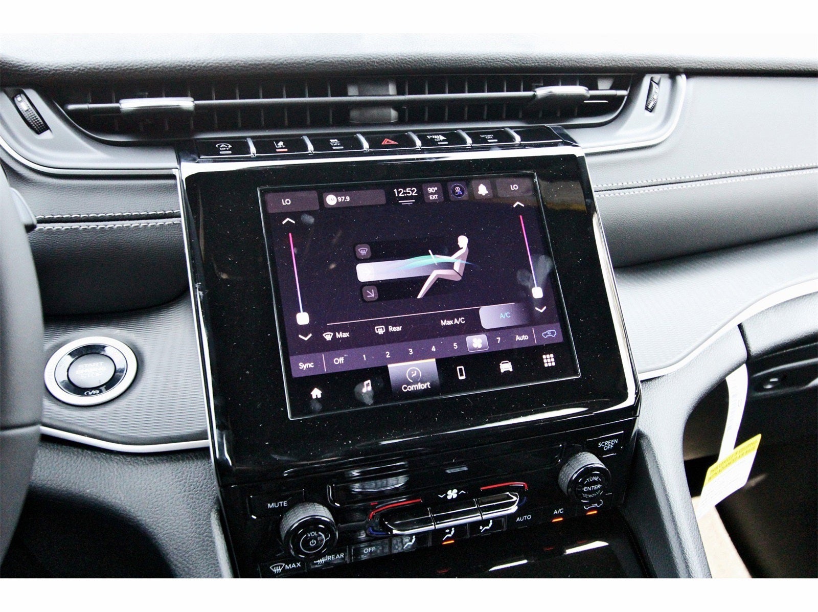 2025 Jeep Grand Cherokee Laredo X 4x2