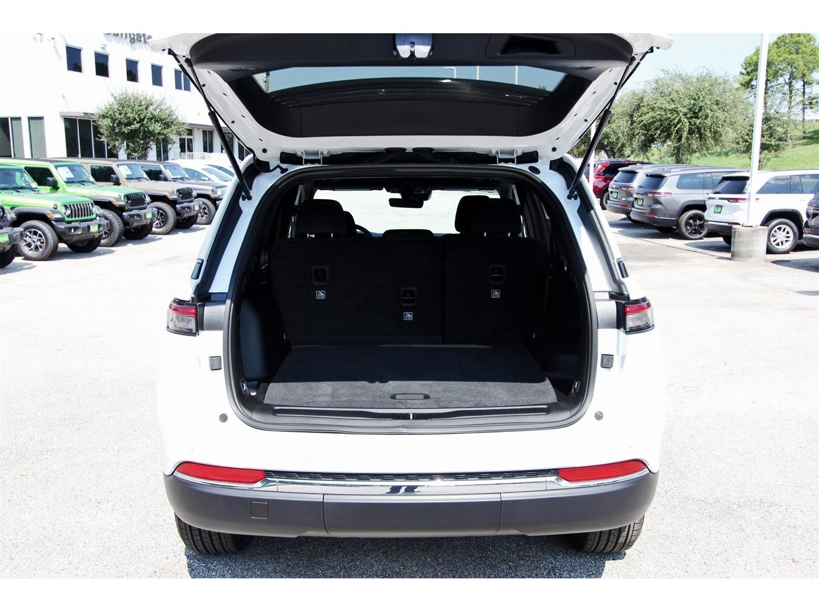 2025 Jeep Grand Cherokee Laredo X 4x2