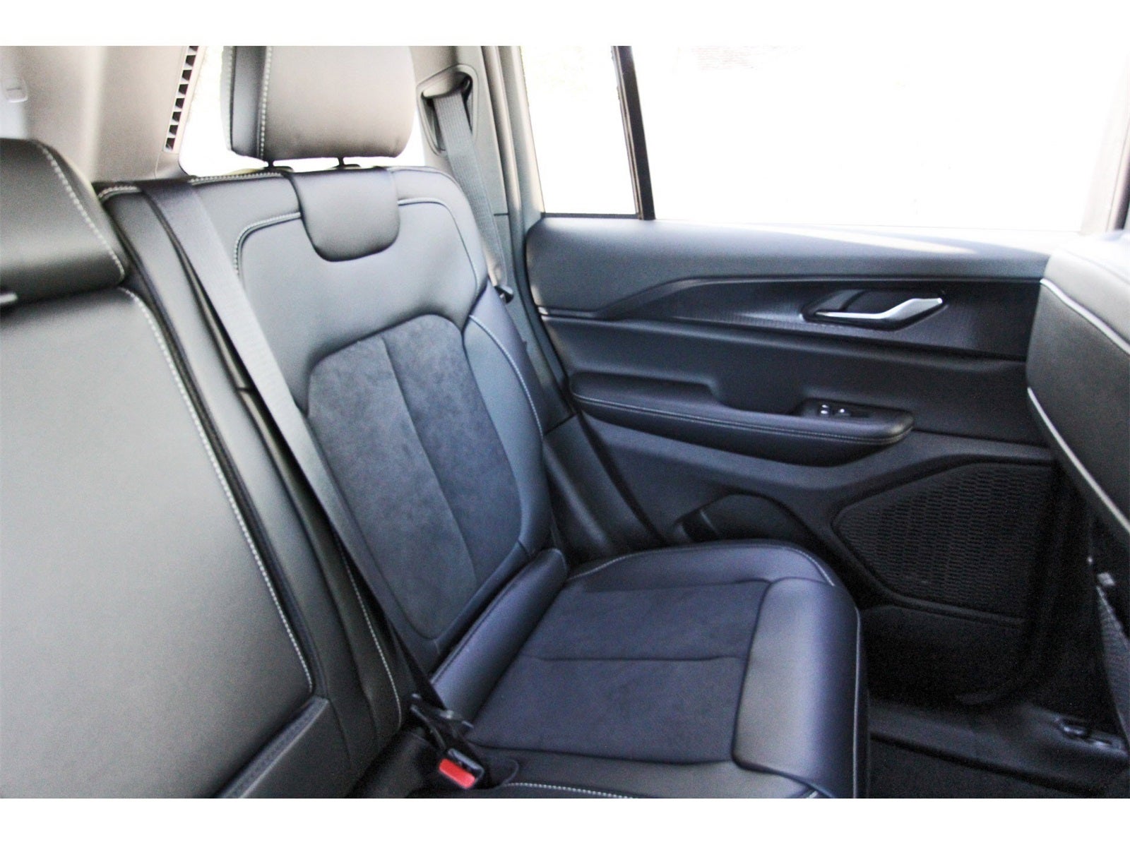 2025 Jeep Grand Cherokee Altitude X 4x2