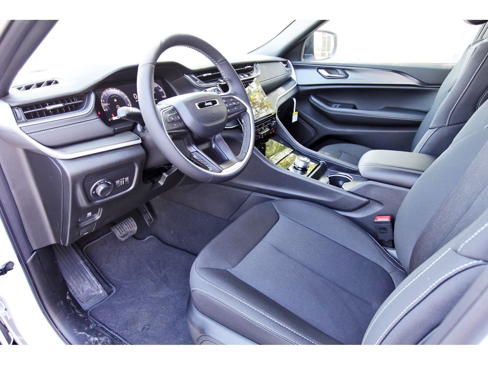 2026 Jeep Grand Cherokee Laredo X 4x2