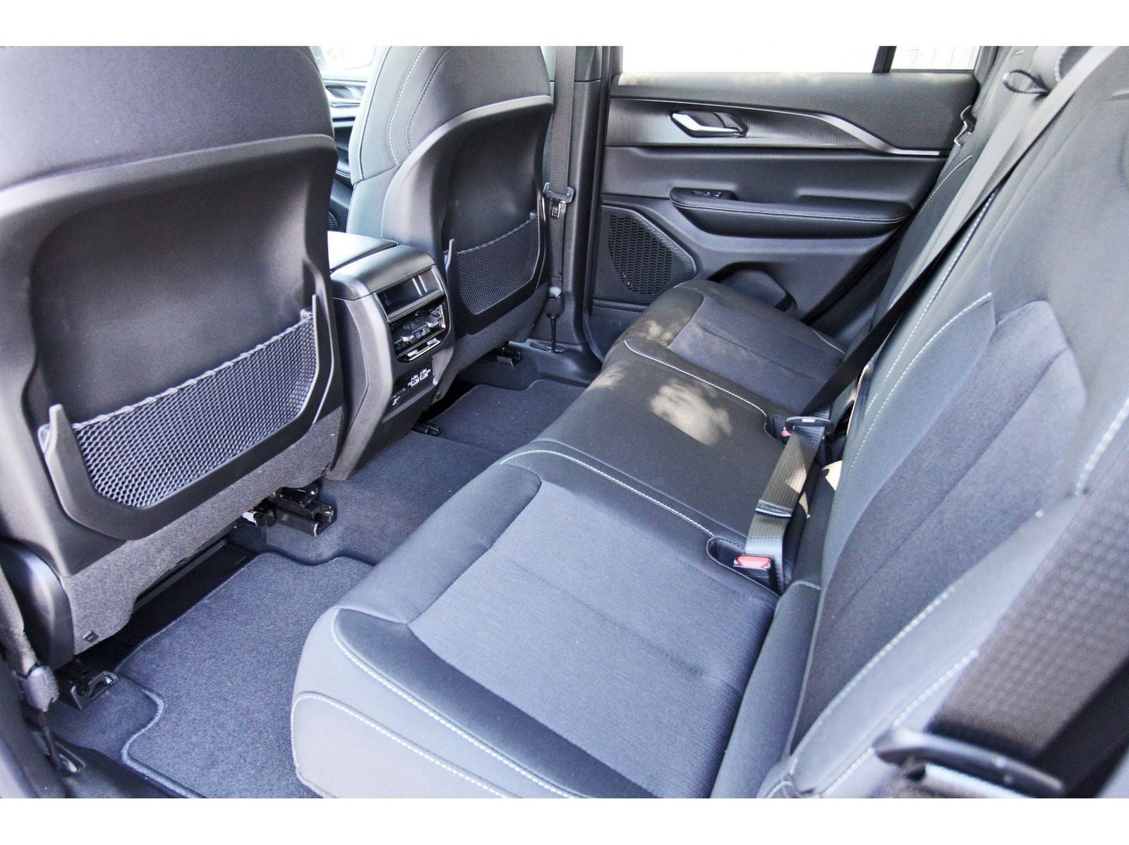 2026 Jeep Grand Cherokee Laredo X 4x2