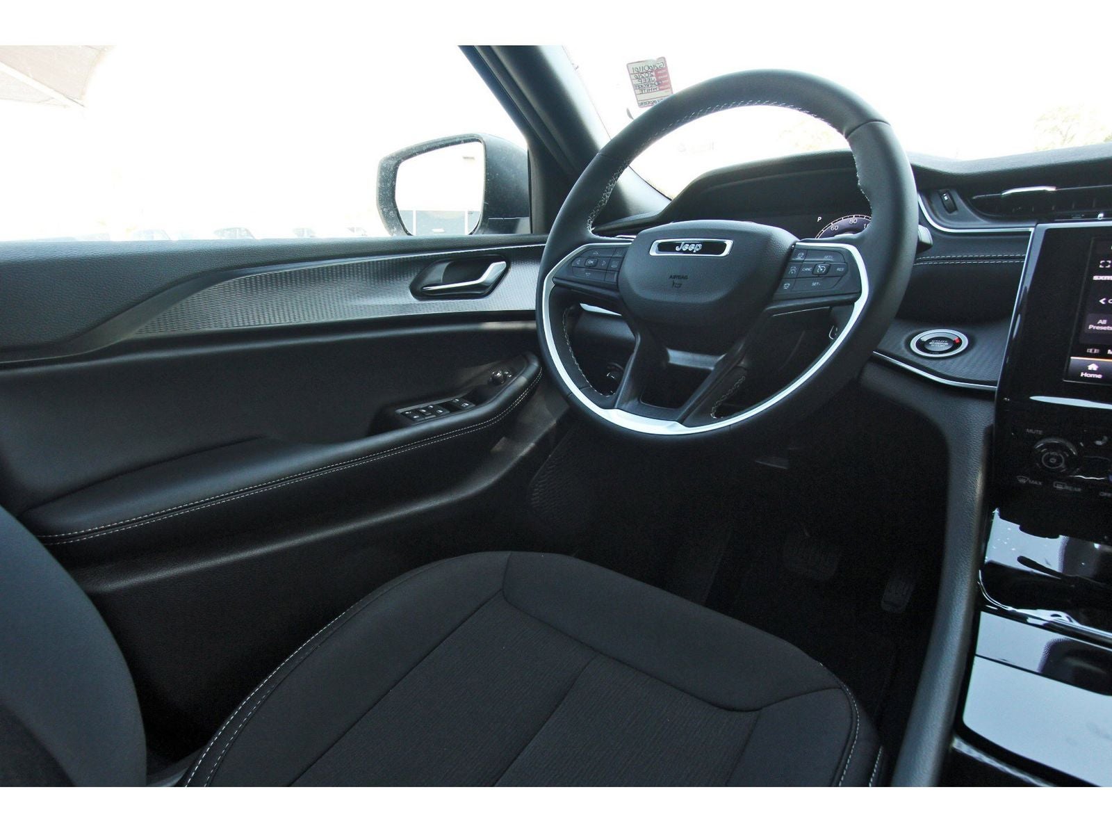 2026 Jeep Grand Cherokee Laredo X 4x2