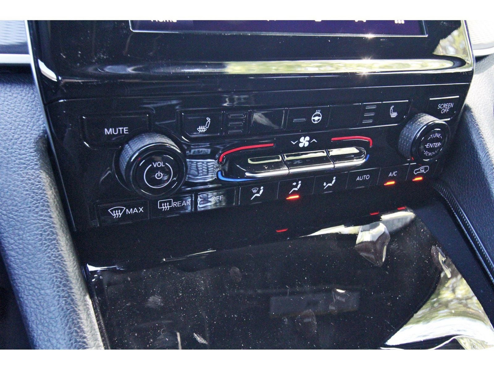 2026 Jeep Grand Cherokee Laredo X 4x2