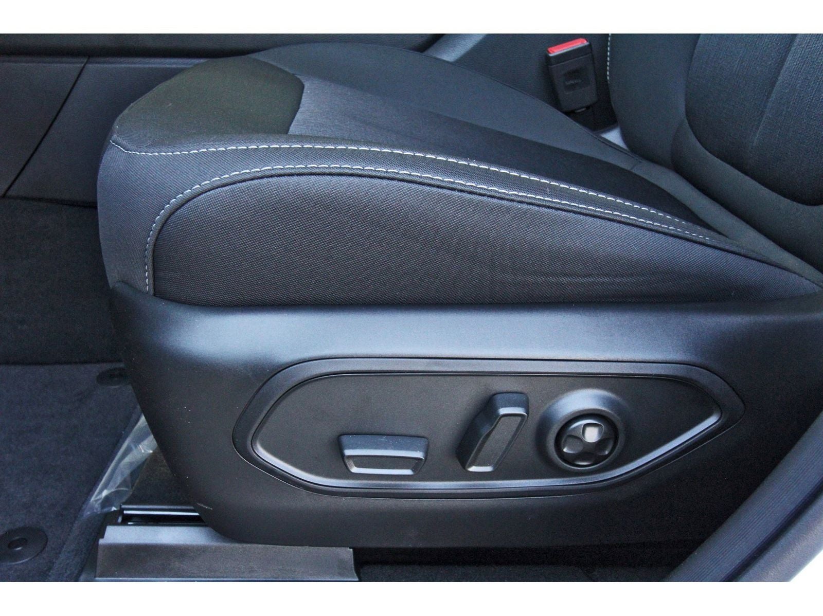 2026 Jeep Grand Cherokee Laredo X 4x2