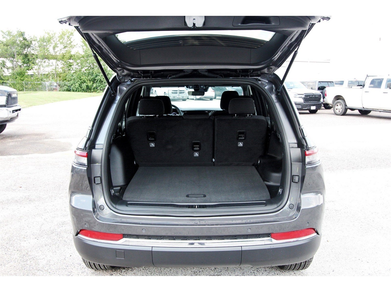 2025 Jeep Grand Cherokee Laredo X 4x2