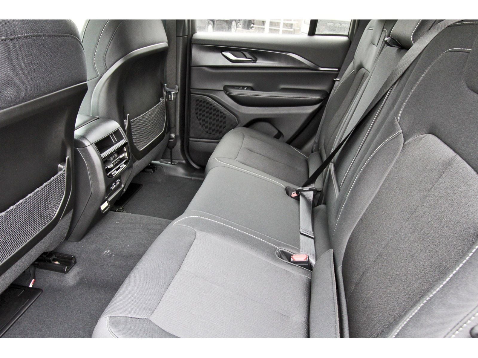 2026 Jeep Grand Cherokee Laredo X 4x2