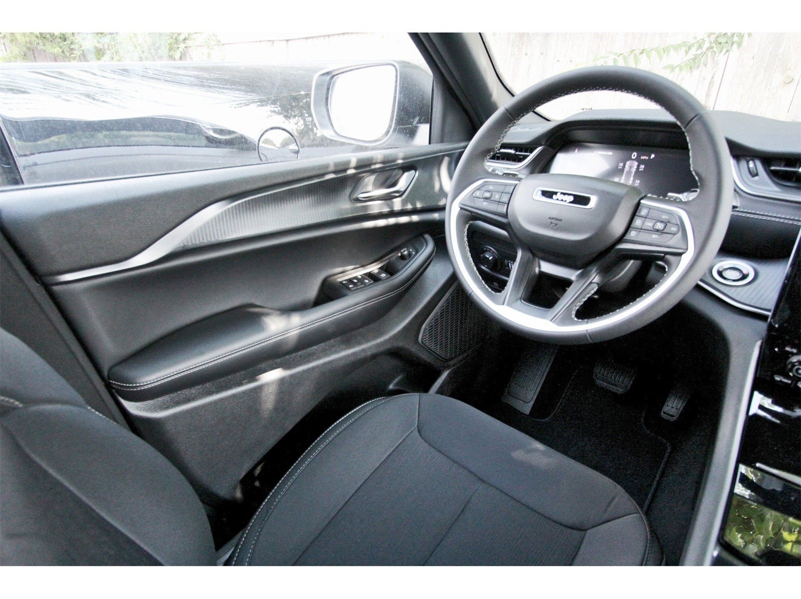 2025 Jeep Grand Cherokee Laredo X 4x2