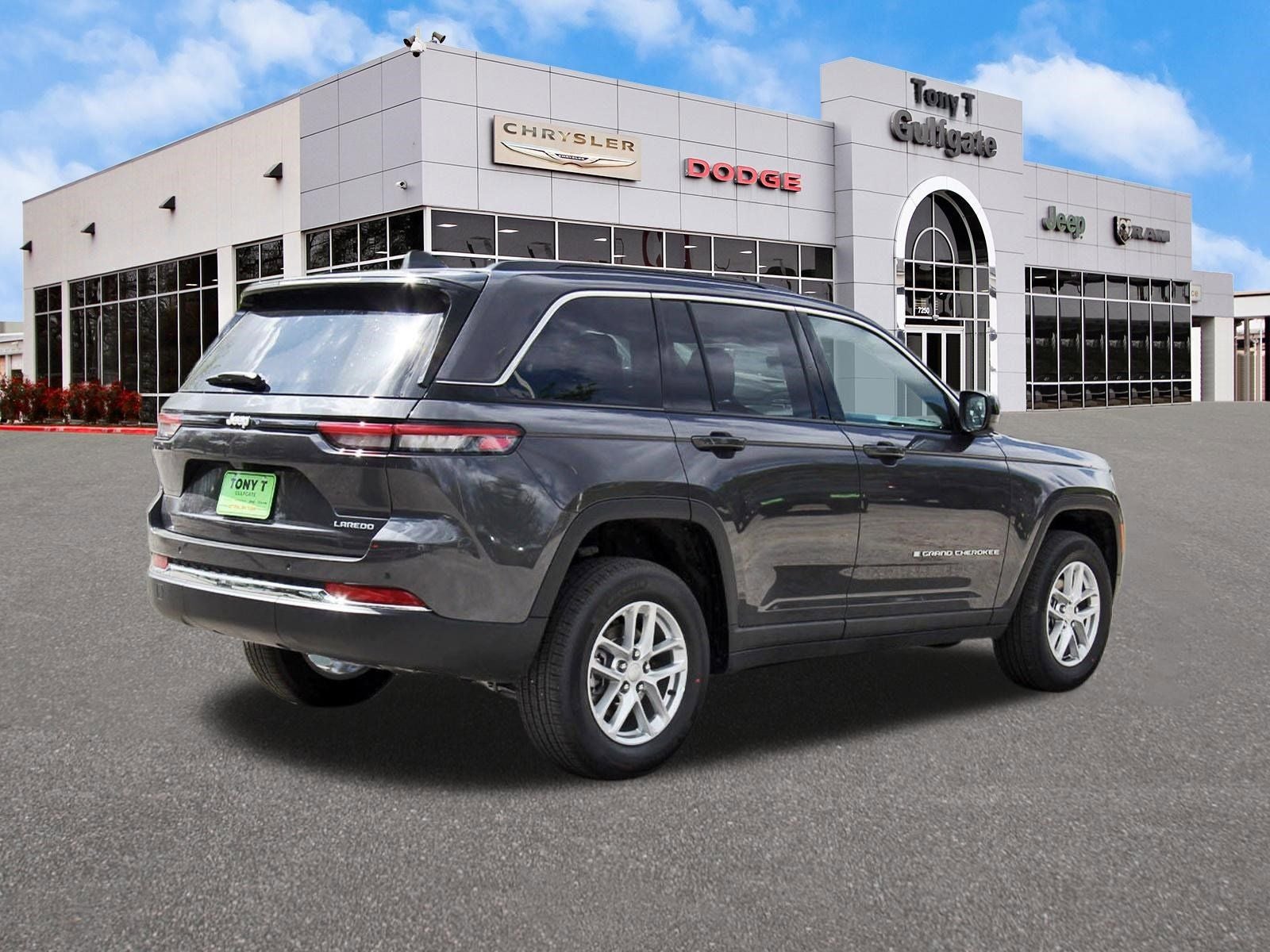 2026 Jeep Grand Cherokee Laredo 4x2