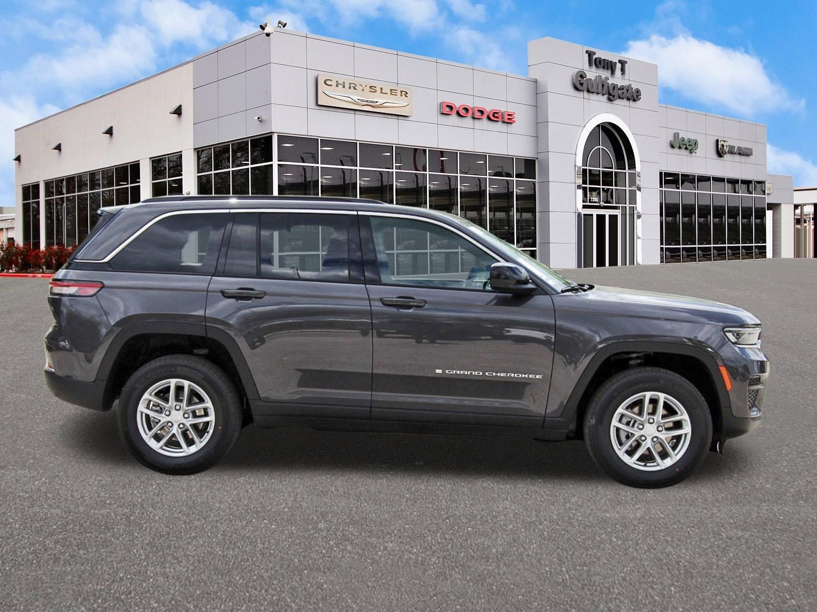 2026 Jeep Grand Cherokee Laredo 4x2