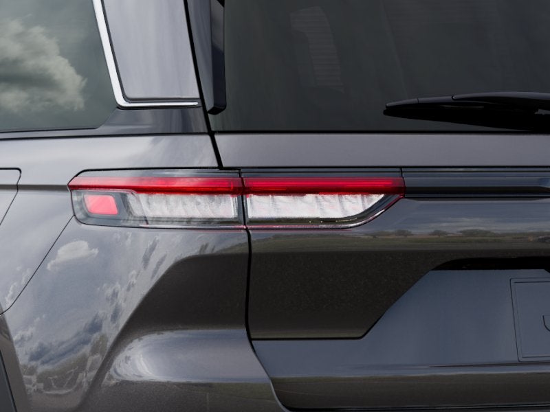 2026 Jeep Grand Cherokee Laredo 4x2