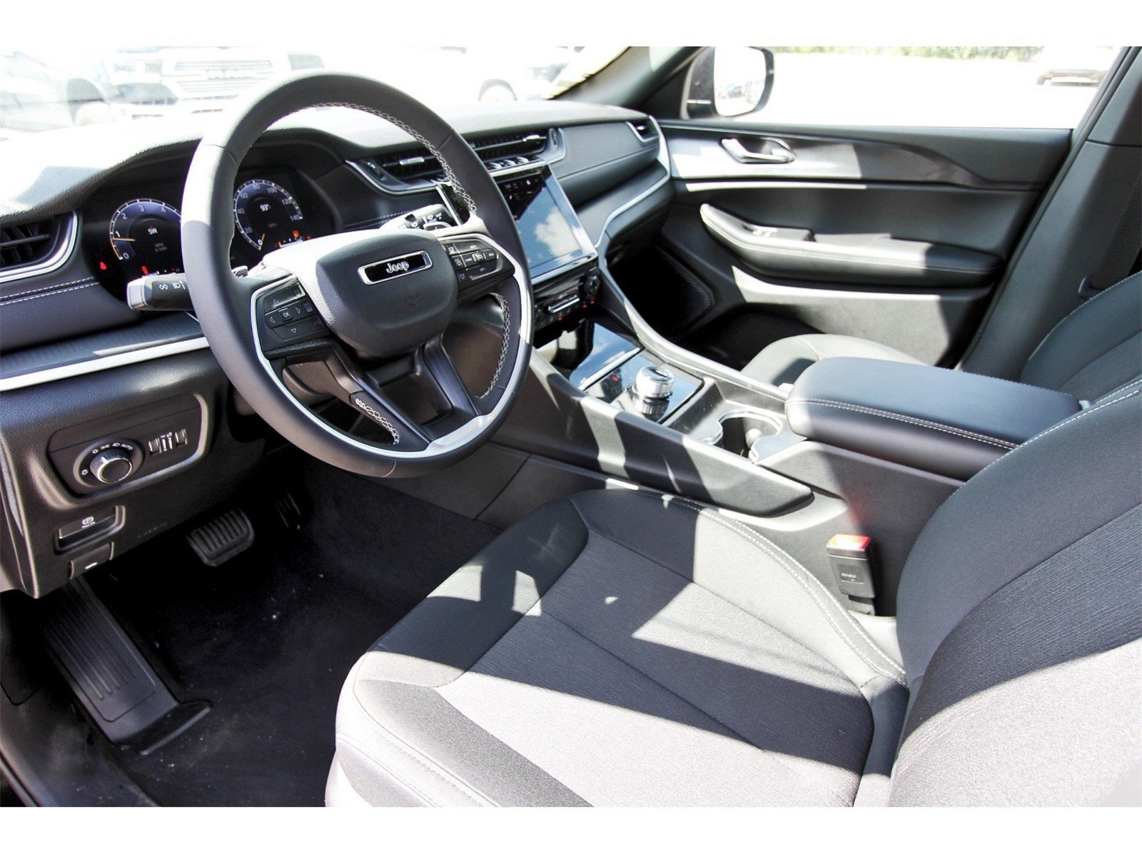 2025 Jeep Grand Cherokee Laredo X 4x2