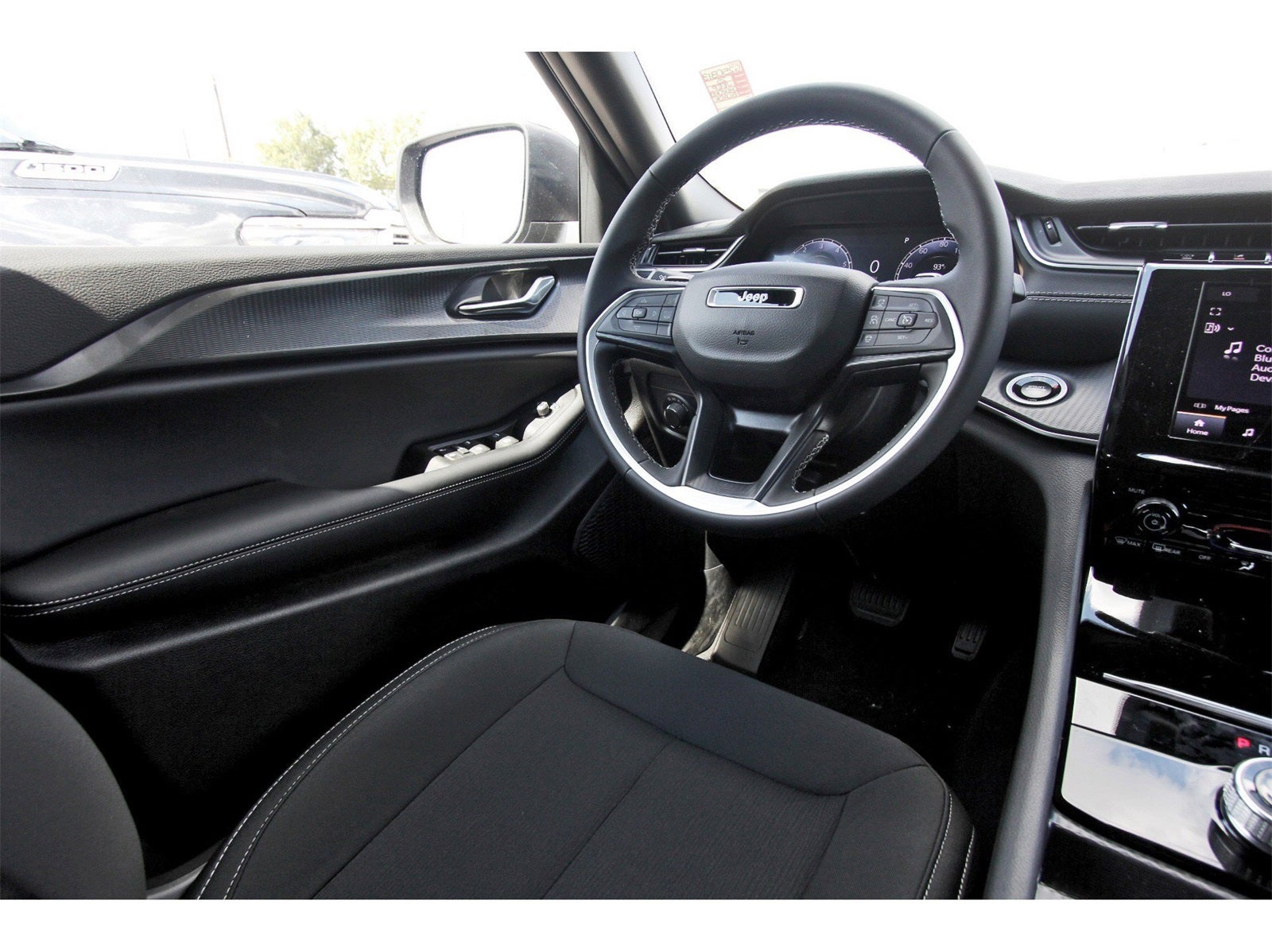 2025 Jeep Grand Cherokee Laredo X 4x2