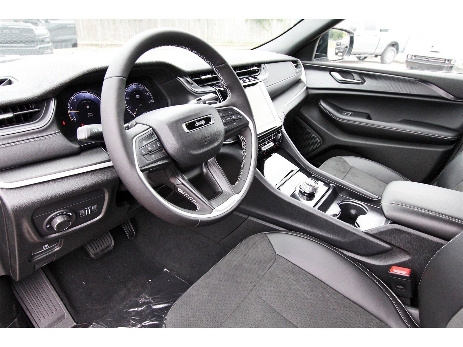 2025 Jeep Grand Cherokee Altitude X 4x2