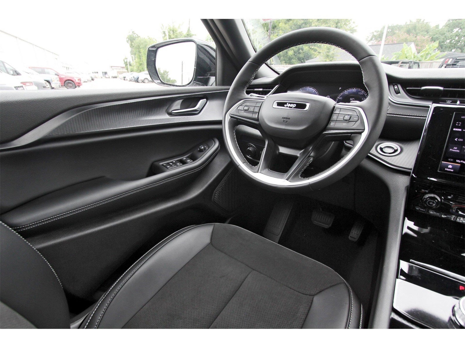 2025 Jeep Grand Cherokee Altitude X 4x2