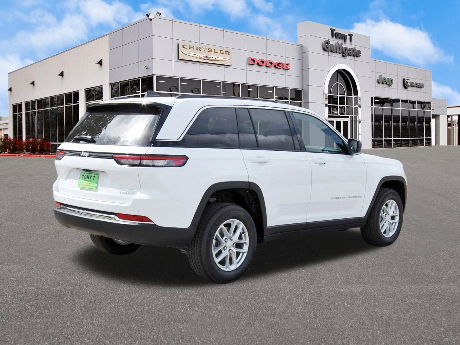 2026 Jeep Grand Cherokee Laredo 4x2