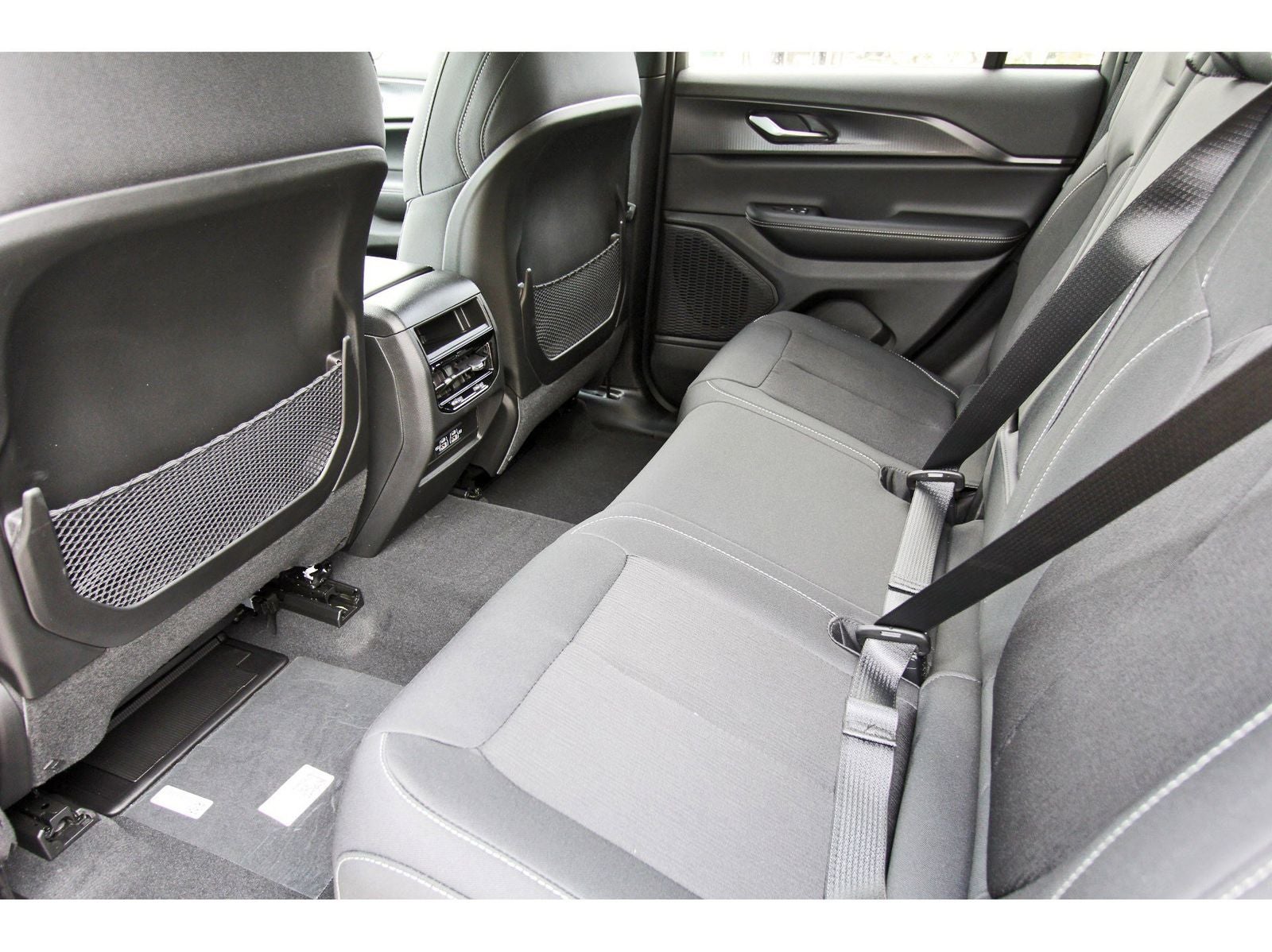 2026 Jeep Grand Cherokee Laredo 4x2