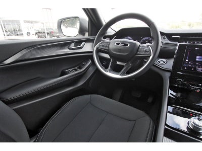 2026 Jeep Grand Cherokee Laredo 4x2