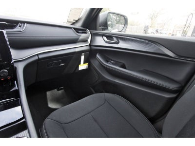 2026 Jeep Grand Cherokee Laredo 4x2