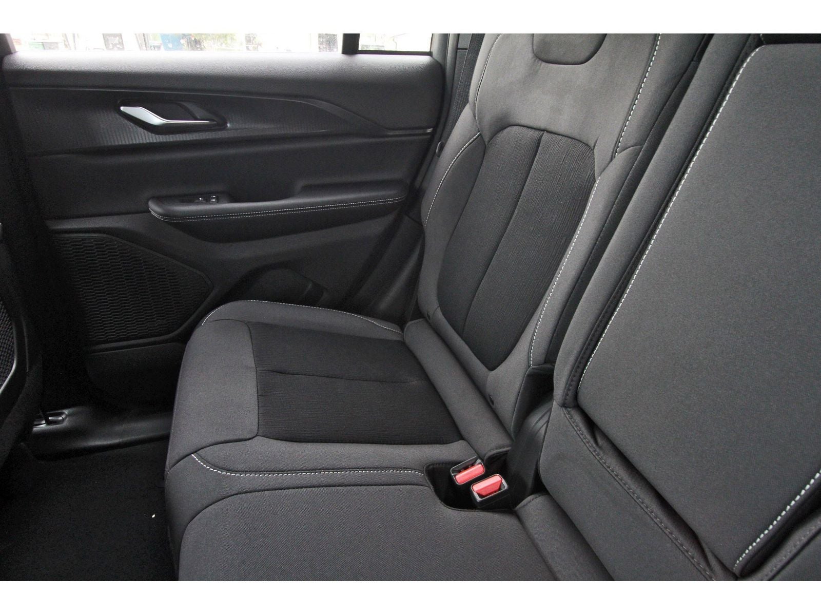 2026 Jeep Grand Cherokee Laredo 4x2