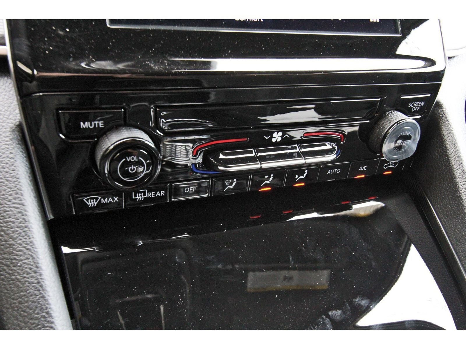 2026 Jeep Grand Cherokee Laredo 4x2