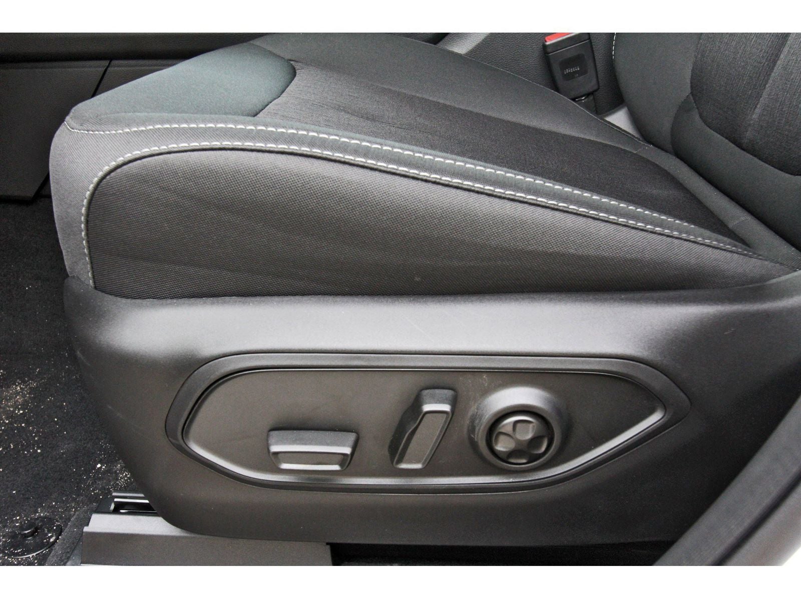 2026 Jeep Grand Cherokee Laredo 4x2