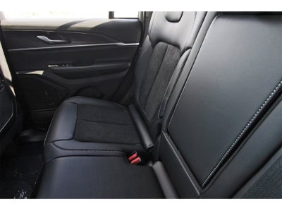 2026 Jeep Grand Cherokee Laredo Altitude 4x2