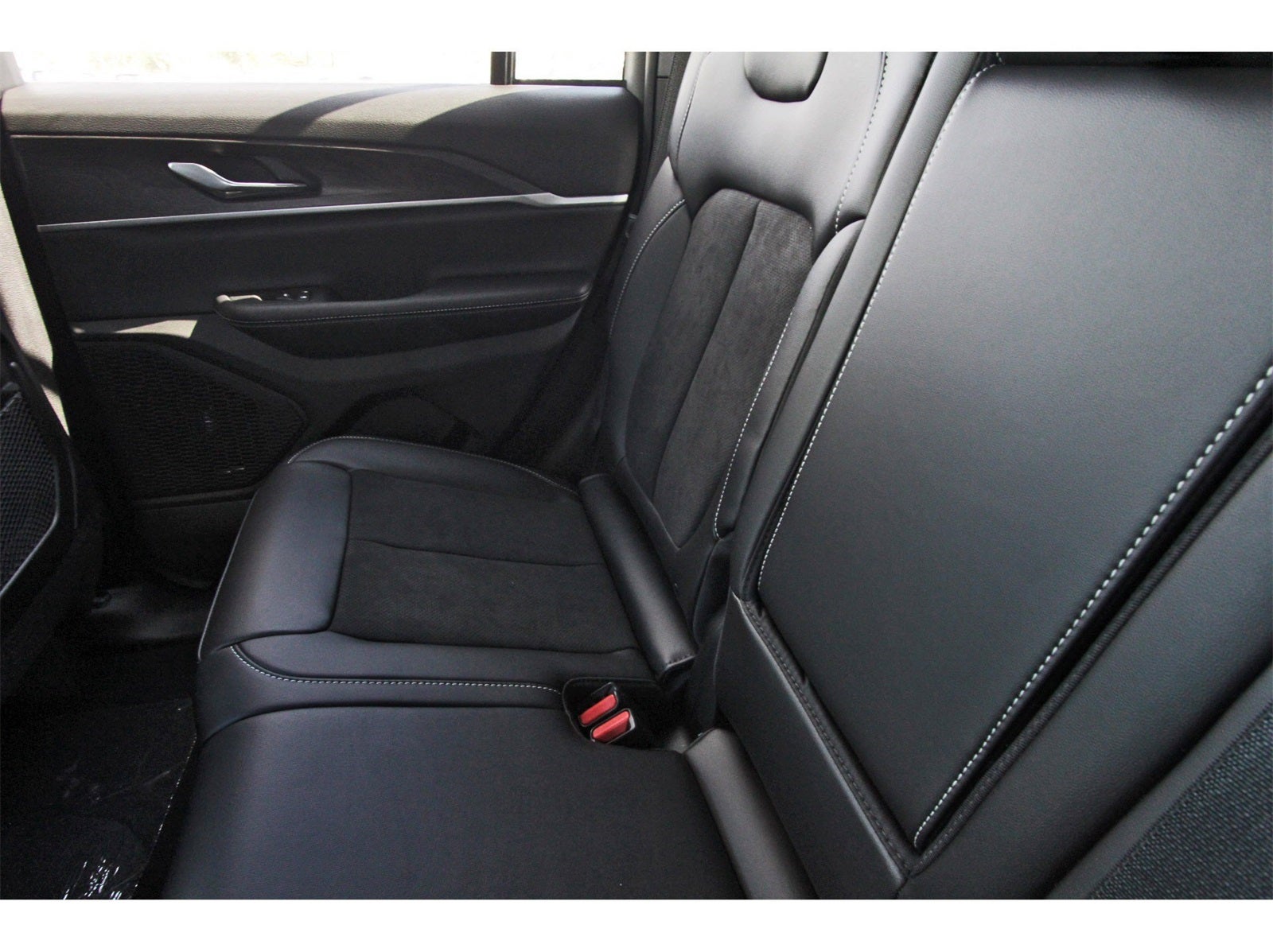 2026 Jeep Grand Cherokee Laredo Altitude 4x2