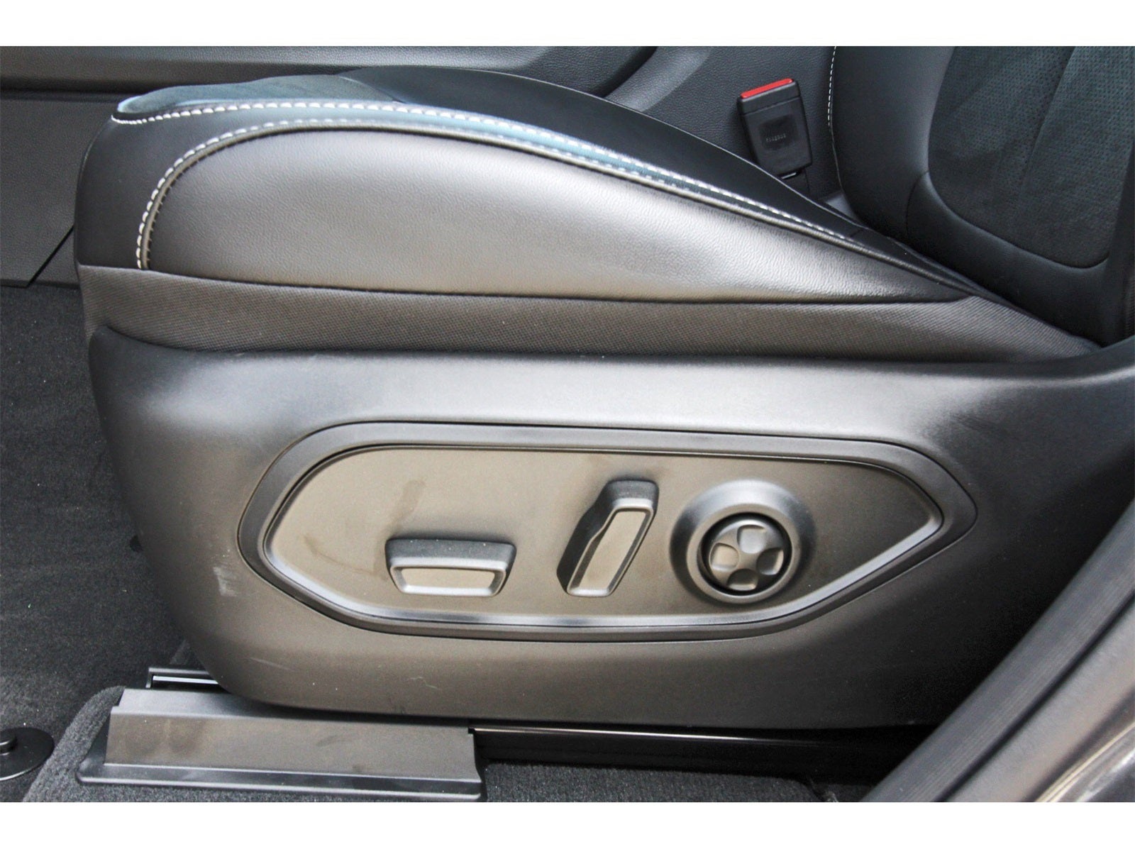 2026 Jeep Grand Cherokee Laredo Altitude 4x2