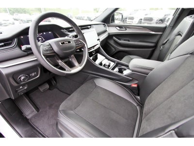 2026 Jeep Grand Cherokee Laredo Altitude 4x2