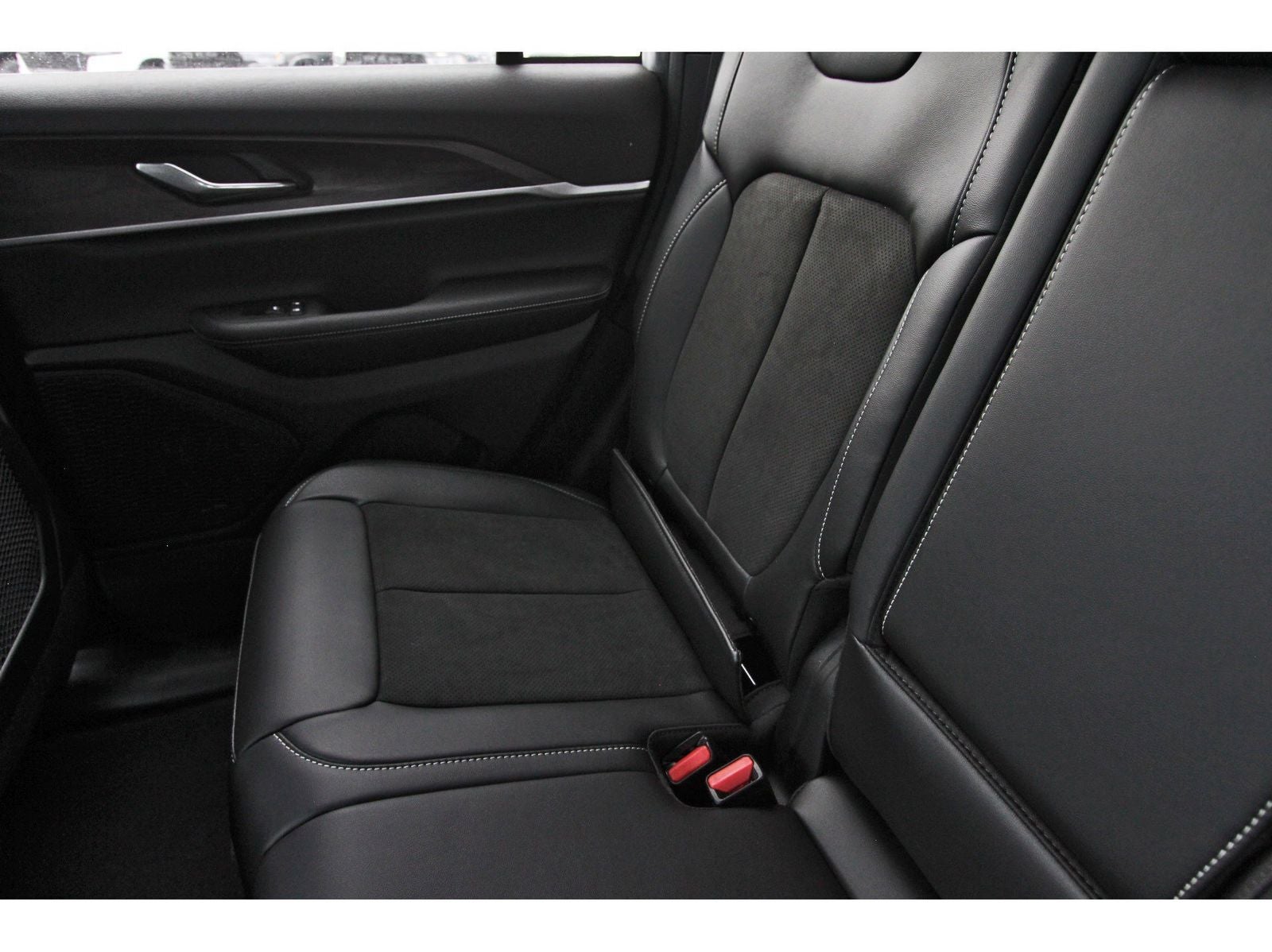 2026 Jeep Grand Cherokee Laredo Altitude 4x2