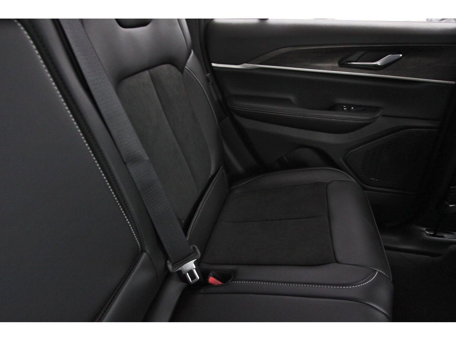 2026 Jeep Grand Cherokee Laredo Altitude 4x2