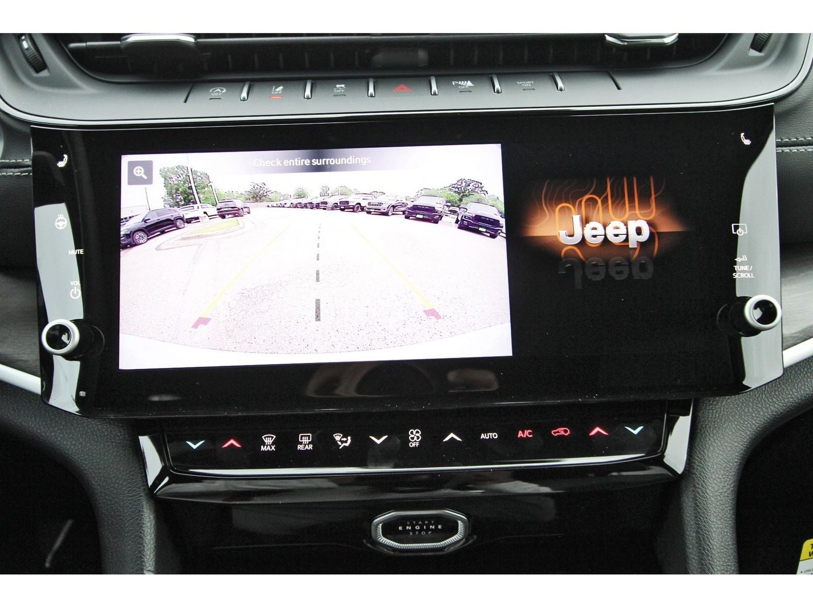 2026 Jeep Grand Cherokee Laredo Altitude 4x2