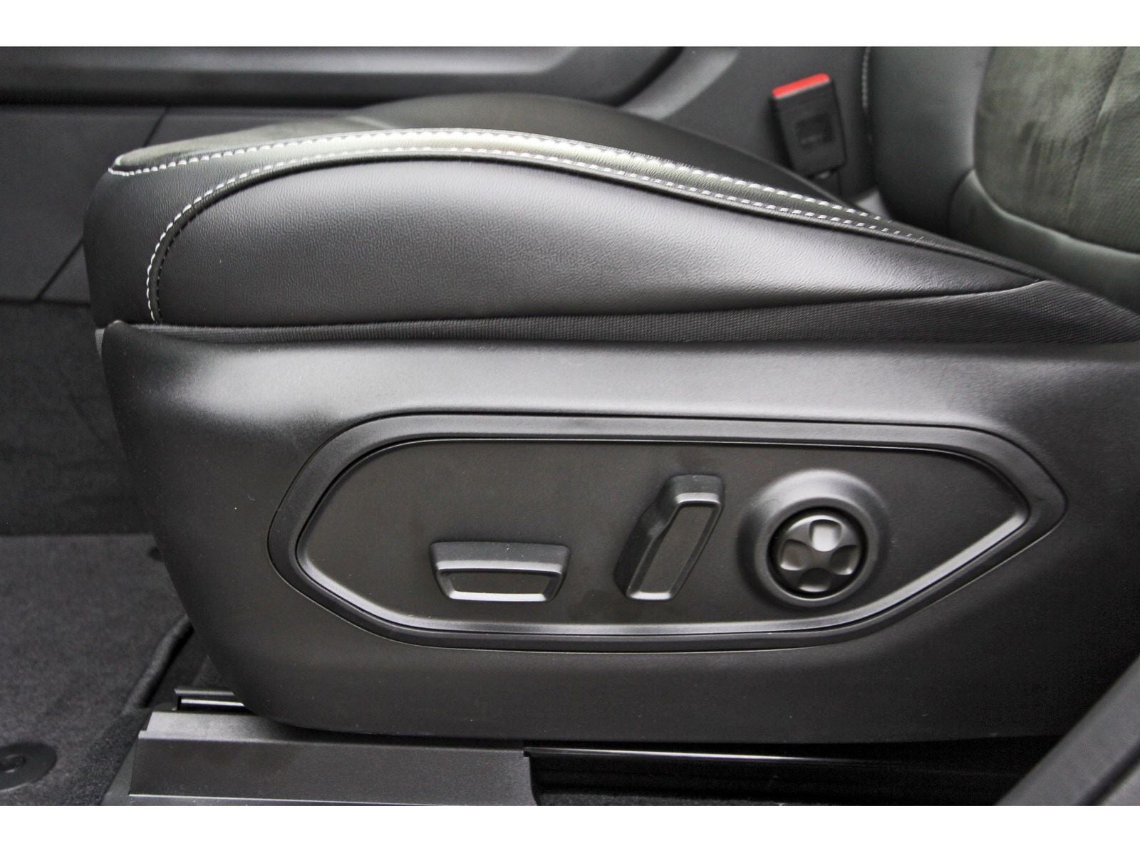 2026 Jeep Grand Cherokee Laredo Altitude 4x2